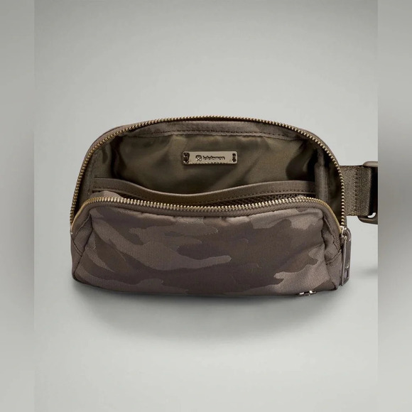 🆕🩶 OG Lululemon Everywhere Belt Bag - Heritage Camo Max Rover White Opal - Picture 8 of 8